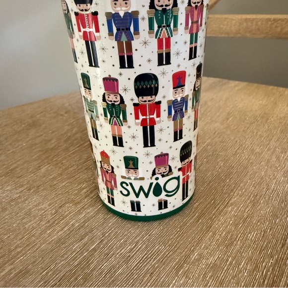 Swig Life Nutcracker Water Bottle 22 oz Insulated Stainless Tumbler Cup W Lid - Picture 2 of 7